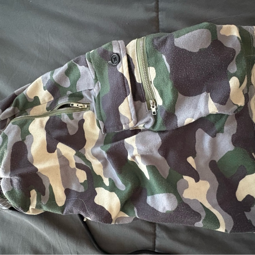 Camouflage Shorts with Zipper Pockets